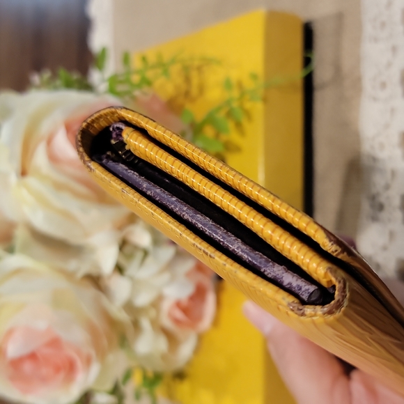 Authentic Louis Vuitton Epi yellow compact wallet - Picture 4 of 9